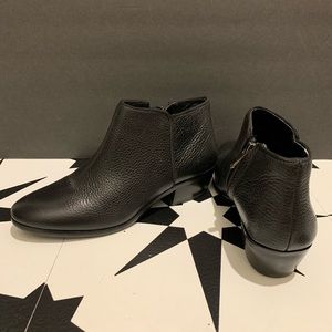 Sam Edelman Petty Booties in size 7